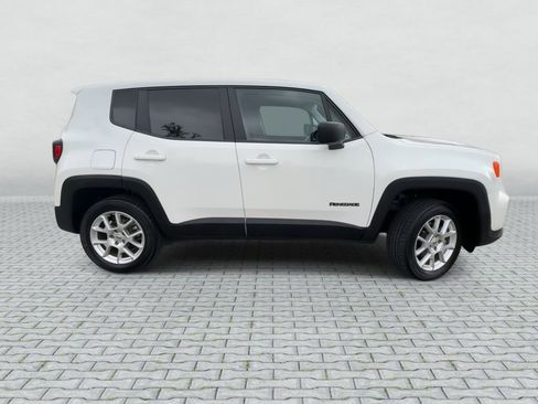 Used 2023 Jeep Renegade Latitude AWD/4WD image 9