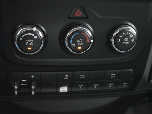 Used 2014 RAM 2500 Tradesman image 23