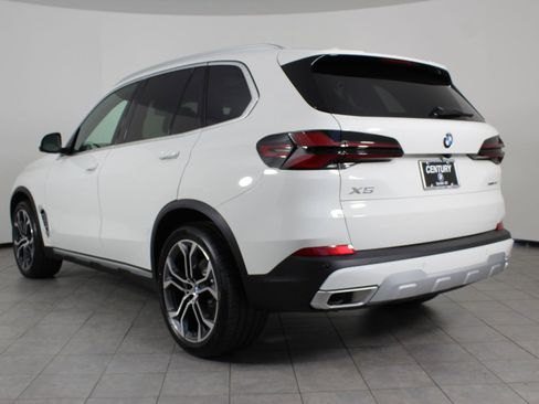 New 2026 BMW X5 xDrive40i w/ Climate Comfort Package image 3