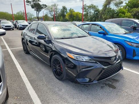 Used 2020 Toyota Camry SE image 5