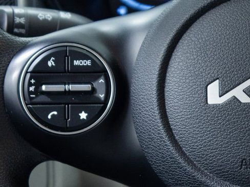 Used 2023 Kia Soul LX w/ LX Technology Package image 13
