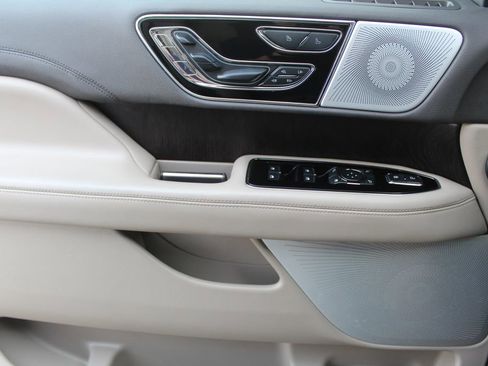 Used 2022 Lincoln Navigator Reserve image 21