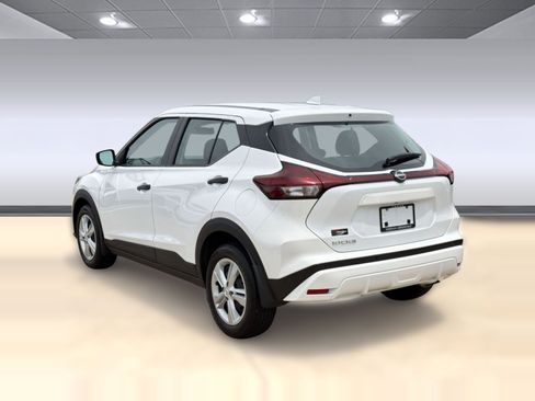 Used 2025 Nissan Kicks Play S FWD image 3
