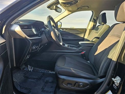 Used 2023 Jeep Grand Cherokee L Laredo image 11