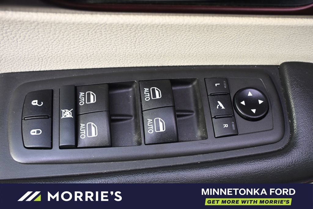 Used 2017 Chrysler Pacifica Limited FWD image 29