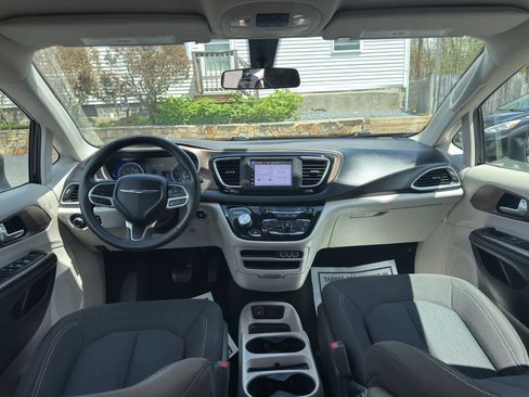 Used 2022 Chrysler Voyager LX FWD image 32