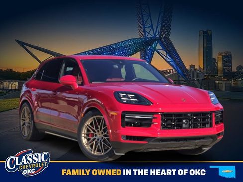 Used 2024 Porsche Cayenne S image 1