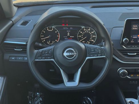 Used 2025 Nissan Altima 2.5 SV image 28