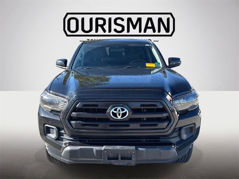 Used 2016 Toyota Tacoma SR image 2