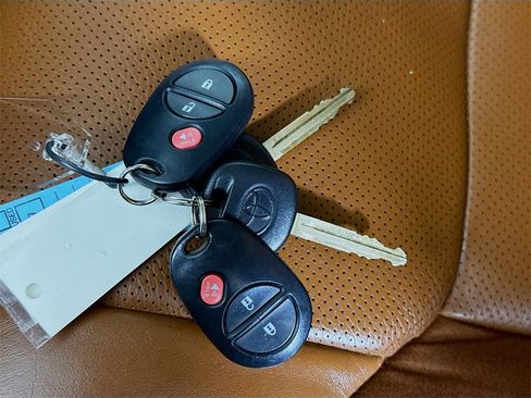 Used 2017 Toyota Tundra Platinum image 35