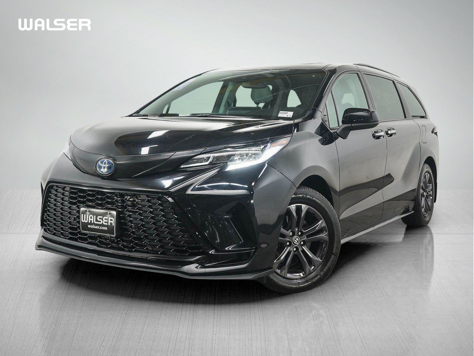 Used 2025 Toyota Sienna XSE AWD/4WD image 1
