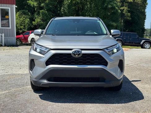 Used 2022 Toyota RAV4 XLE AWD/4WD image 8