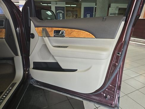 Used 2012 Lincoln MKX AWD image 12