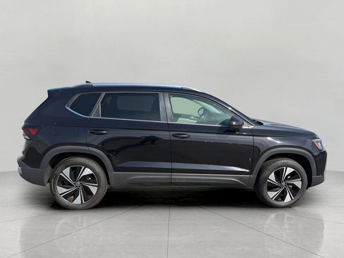 Used 2025 Volkswagen Taos SE AWD/4WD image 8