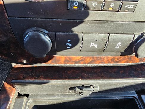 Used 2014 GMC Yukon XL Denali image 48