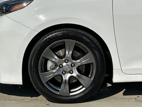 Used 2017 Toyota Sienna SE image 25