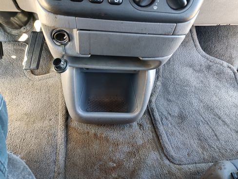 Used 2000 Dodge Caravan SE image 29