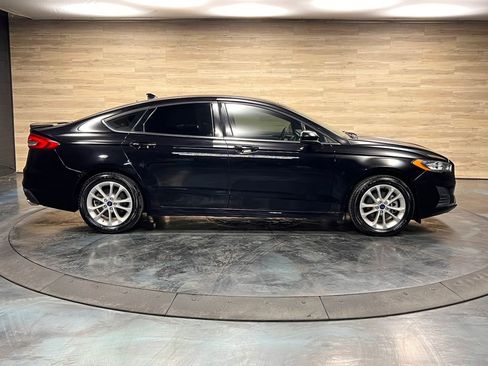 Used 2020 Ford Fusion SE FWD image 27