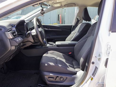 Used 2025 Toyota Camry LE w/ Convenience Package image 7