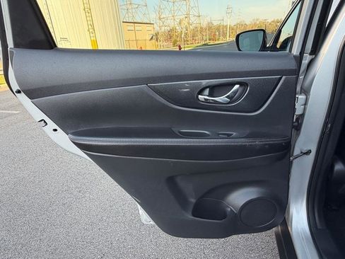 Used 2016 Nissan Rogue SL w/ SL Premium Package image 21