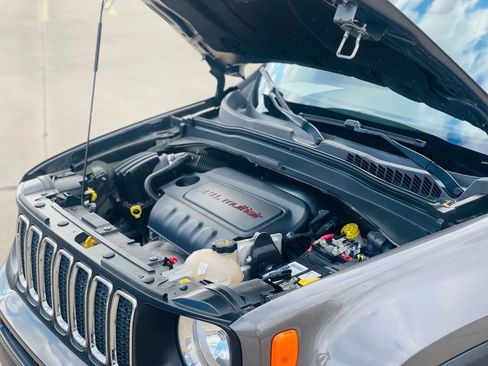 Used 2019 Jeep Renegade Latitude image 16