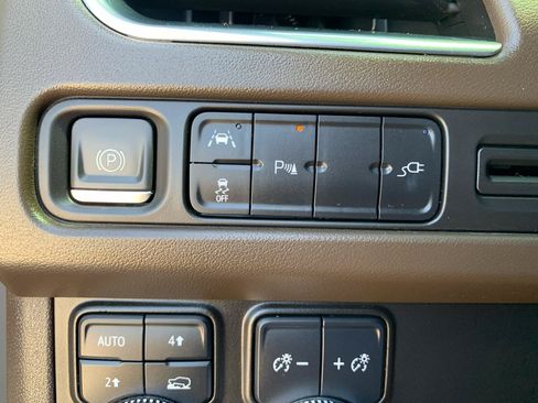 Used 2021 GMC Yukon XL SLT w/ SLT Premium Package AWD/4WD image 37