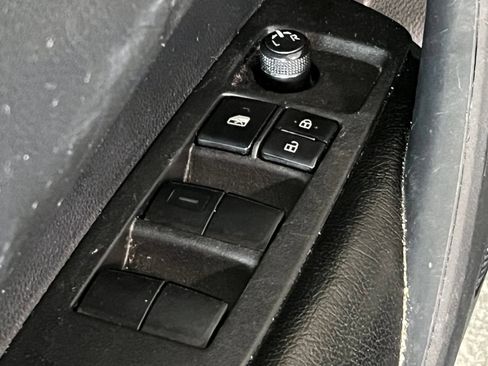 Used 2024 Toyota Corolla LE w/ LE Convenience Package FWD image 31