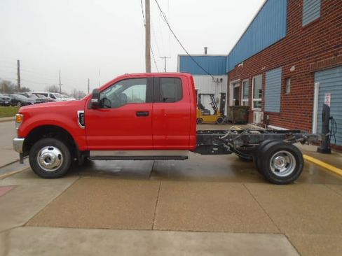Used 2020 Ford F350 XLT image 2