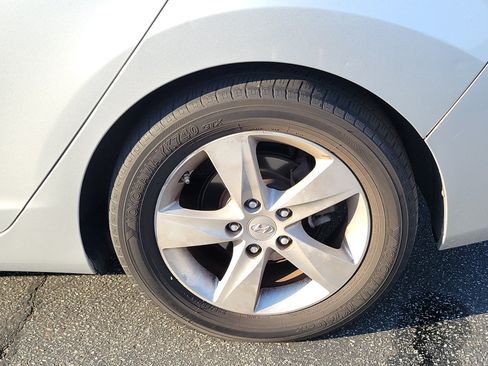 Used 2012 Hyundai Elantra GLS w/ Preferred Pkg 3 FWD image 4