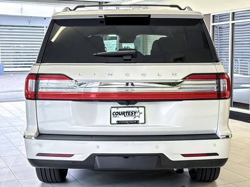 Used 2018 Lincoln Navigator Reserve w/ Technology Package AWD/4WD image 5