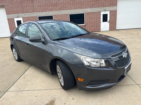 Used 2013 Chevrolet Cruze LS FWD image 3