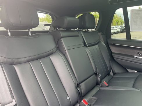 Certified 2025 Land Rover Range Rover SE AWD/4WD image 18