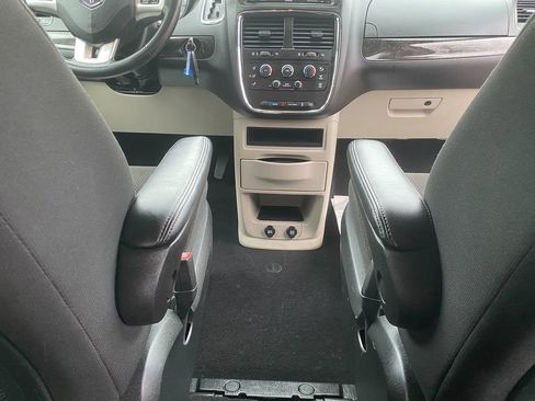 Used 2017 Dodge Grand Caravan SE w/ Power Window Group image 27