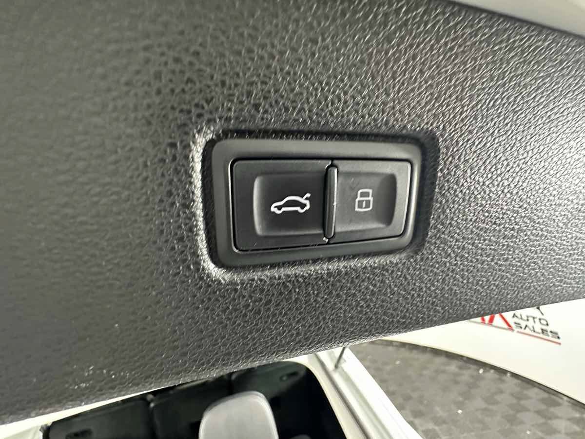 Used 2017 Audi Q7 3.0T Prestige w/ Prestige Package AWD/4WD image 22
