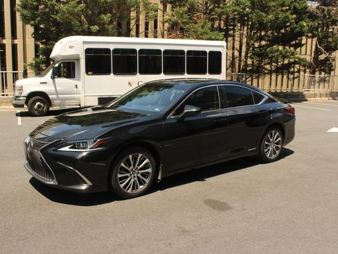 Used 2019 Lexus ES 300h w/ Premium Package FWD image 12