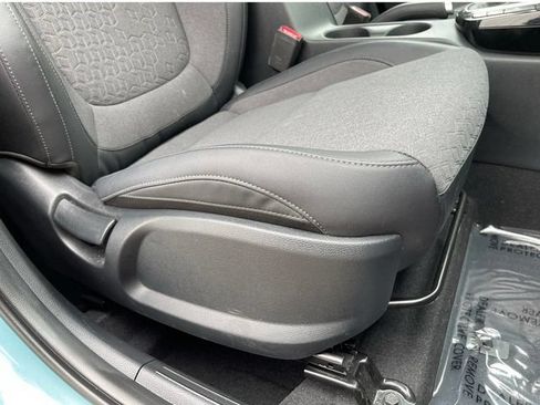 Used 2024 Kia Seltos S AWD/4WD image 33
