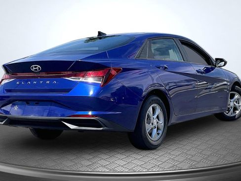 Used 2021 Hyundai Elantra SE FWD image 13