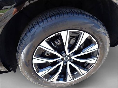 Used 2025 Volvo XC60 B5 Plus AWD/4WD image 7