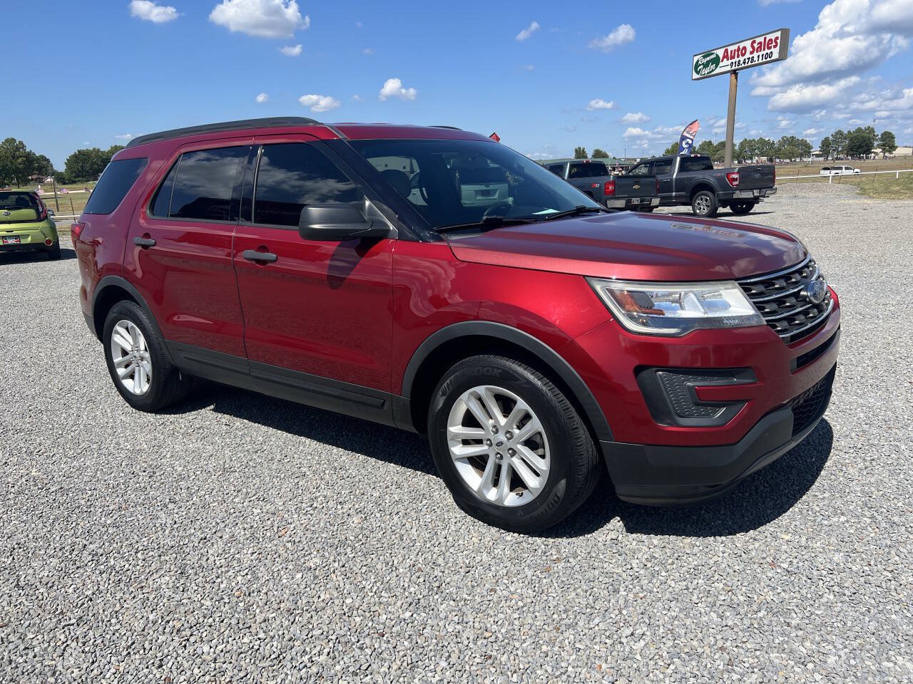 Used 2017 Ford Explorer FWD image 1