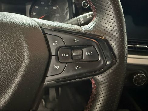 Used 2024 Chevrolet Trax RS FWD image 16