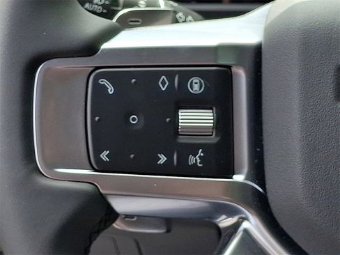 New 2025 Land Rover Discovery S image 18
