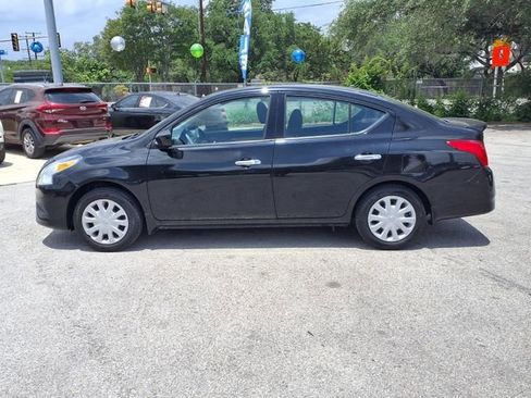 Used 2016 Nissan Versa SV FWD image 4
