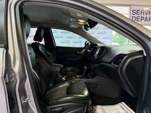 Used 2020 Jeep Cherokee Trailhawk AWD/4WD image 49