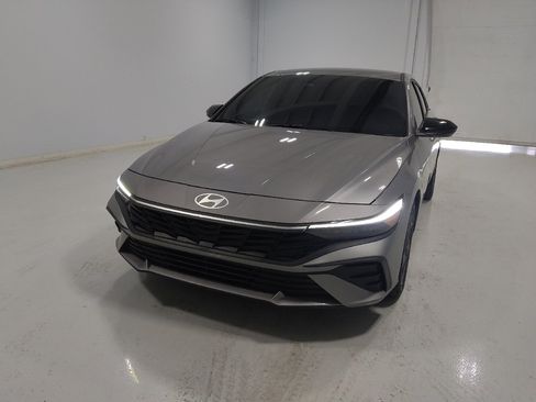 Used 2025 Hyundai Elantra Sport FWD image 15