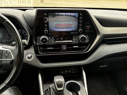 Used 2020 Toyota Highlander XLE FWD image 35