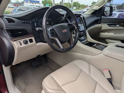 Used 2018 Cadillac Escalade Luxury image 12