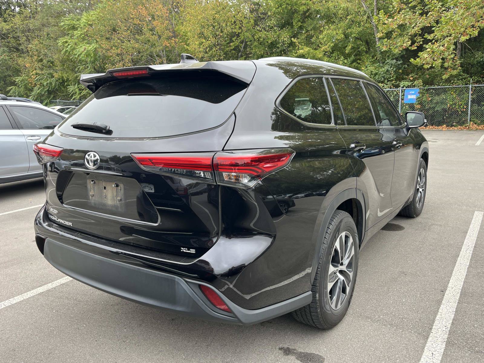 Used 2022 Toyota Highlander XLE FWD image 14