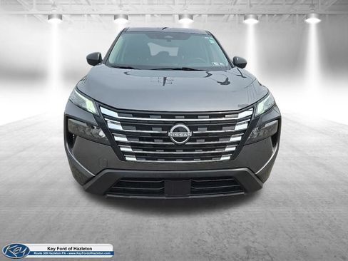 Used 2024 Nissan Rogue S AWD/4WD image 2