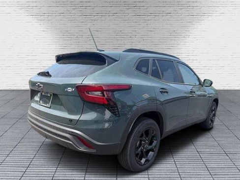 New 2026 Chevrolet Trax LT w/ Sunroof Package FWD image 4