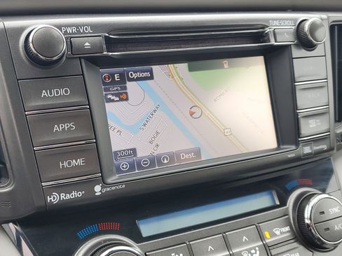 Used 2015 Toyota RAV4 Limited image 29